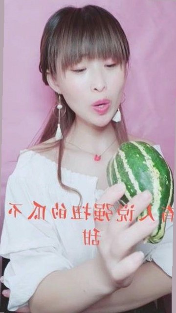 《娱乐吃瓜警官老陈》火爆上线，警察与吃瓜文化的奇妙交织