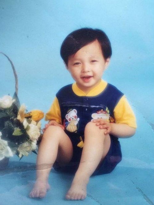 冯轲张靓颖演唱会甜蜜求婚，娱乐圈热点大揭秘