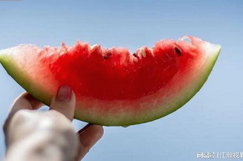 揭秘娱乐圈爱与真相：明星背后的故事与网红曝光