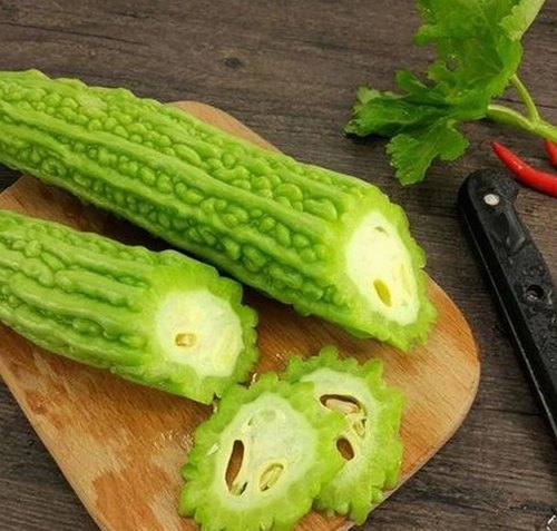 称职好男友甜蜜日常VS娱乐圈“瓜王”王嘉尔，反差引发热议